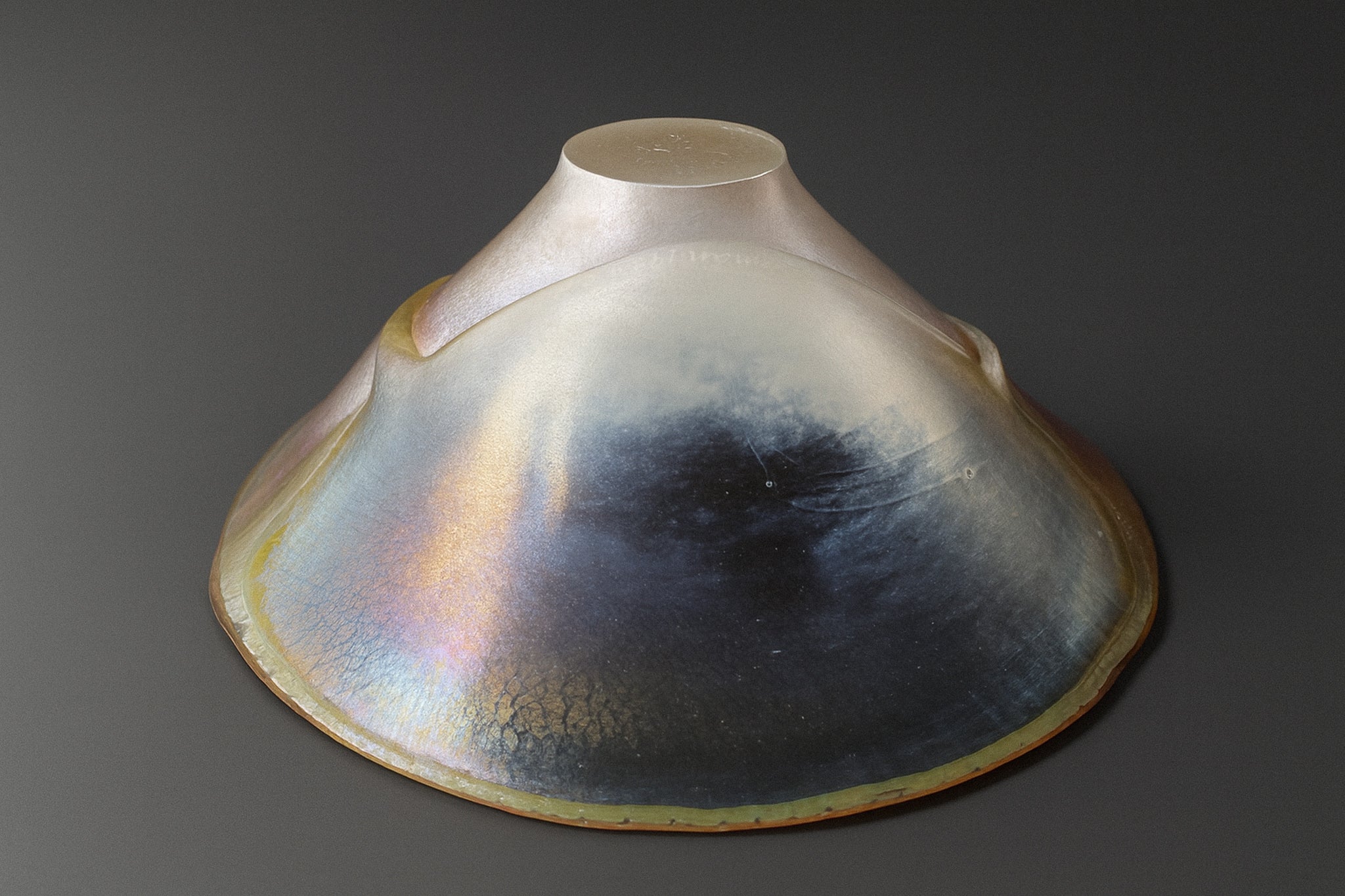 Iridescent Stretch Bowl — Robert Coleman (1989)